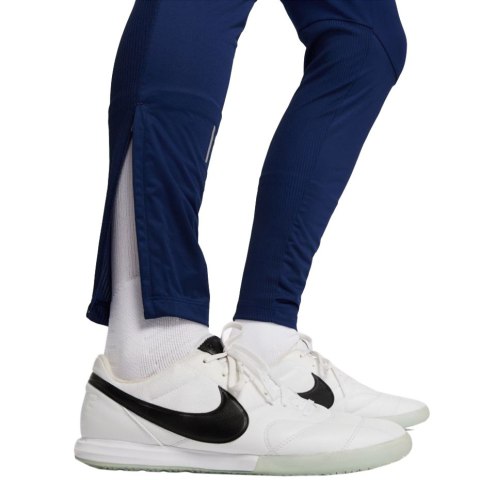 Spodnie męskie Nike Therma-Fit Strike Pant Kwpz Winter Warrior granatowe DC9159 492 Spodnie męskie Nike Therma-Fit Strike Pant Kwpz Winter Warrior granatowe DC9159 492